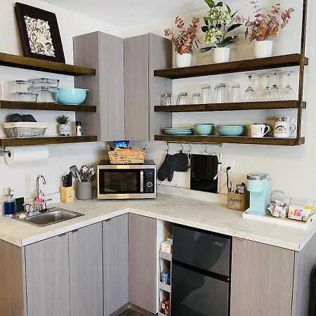 Coastal Chic Suite With Kitchenette And Private Entrance St. Petersburg Bagian luar foto