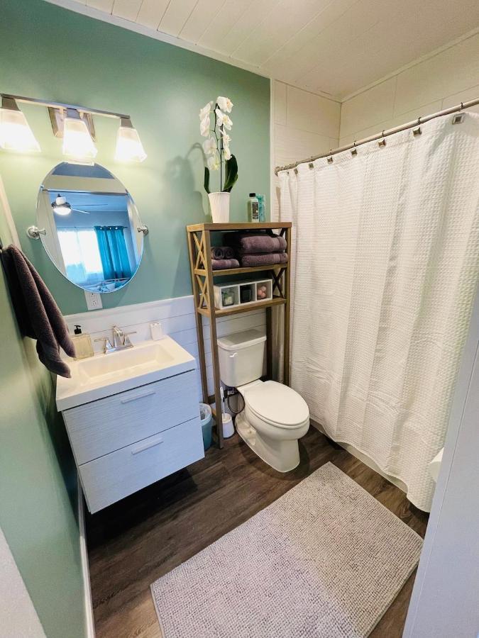 Coastal Chic Suite With Kitchenette And Private Entrance St. Petersburg Bagian luar foto